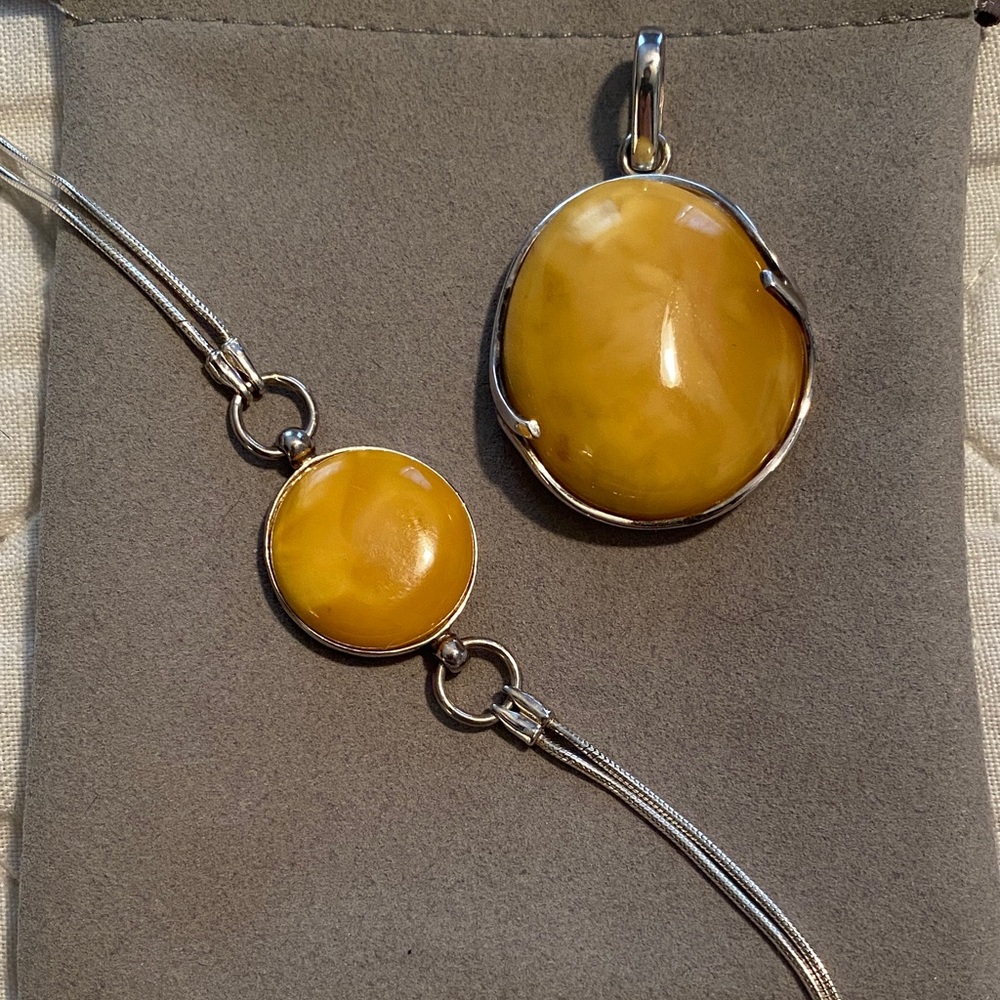 Elegant Yellow Pendant and Bracelet Set